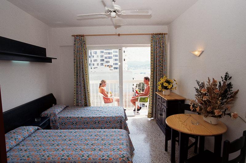 Excelsior Estudios & Apartamentos Сан-Антонио-Абад Номер фото